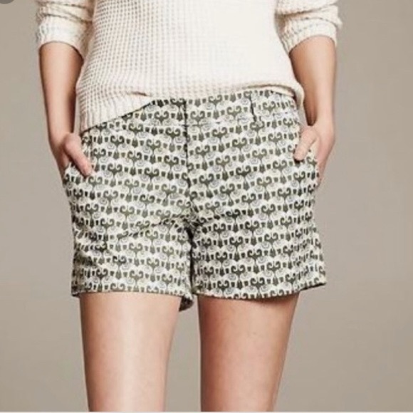 Banana Republic shorts, size 8 - Picture 3 of 3
